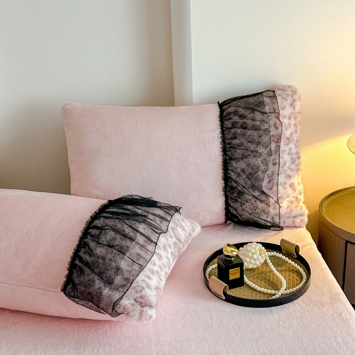 91家纺网 家纺一手货源 找家纺 大米家居 2025新款十斤重高低毛豹纹韩版蕾丝仿水貂绒四件套-豹纹系列 豹纹-藕粉