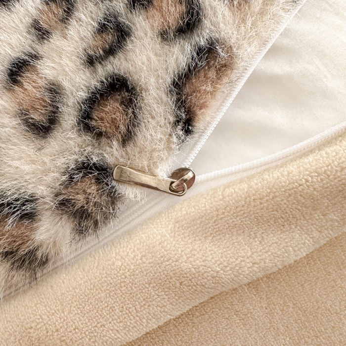 91家纺网 家纺一手货源 找家纺 大米家居 2025新款十斤重高低毛豹纹韩版蕾丝仿水貂绒四件套-豹纹系列 豹纹-卡其