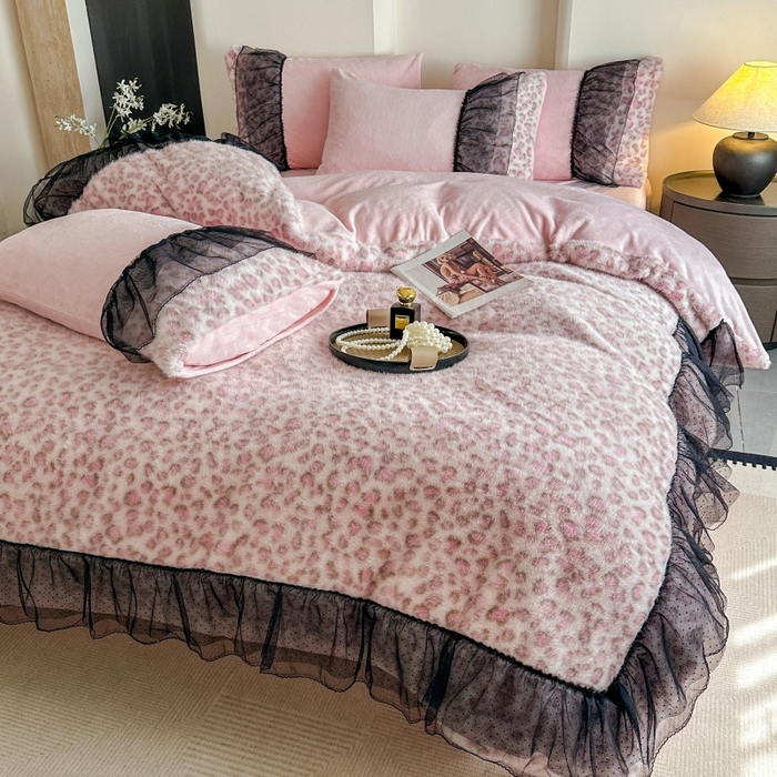 91家纺网 家纺一手货源 找家纺 大米家居 2025新款十斤重高低毛豹纹韩版蕾丝仿水貂绒四件套-豹纹系列 豹纹-藕粉