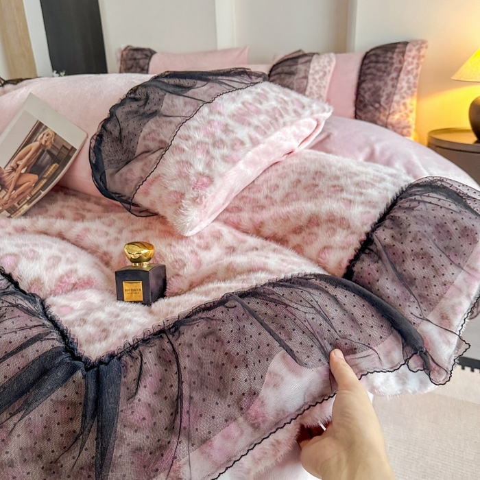 91家纺网 家纺一手货源 找家纺 大米家居 2025新款十斤重高低毛豹纹韩版蕾丝仿水貂绒四件套-豹纹系列 豹纹-藕粉