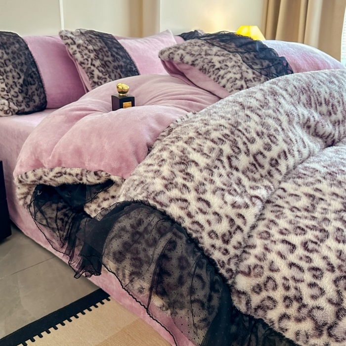 91家纺网 家纺一手货源 找家纺 大米家居 2025新款十斤重高低毛豹纹韩版蕾丝仿水貂绒四件套-豹纹系列 豹纹-炫紫