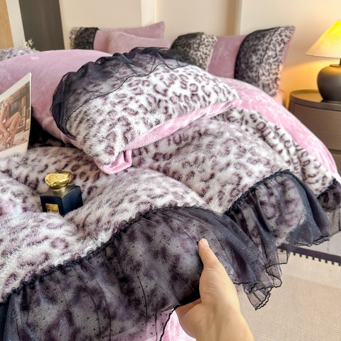 91家纺网 家纺一手货源 找家纺 大米家居 2025新款十斤重高低毛豹纹韩版蕾丝仿水貂绒四件套-豹纹系列 豹纹-炫紫