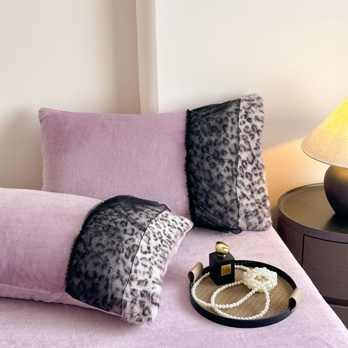 91家纺网 家纺一手货源 找家纺 大米家居 2025新款十斤重高低毛豹纹韩版蕾丝仿水貂绒四件套-豹纹系列 豹纹-炫紫