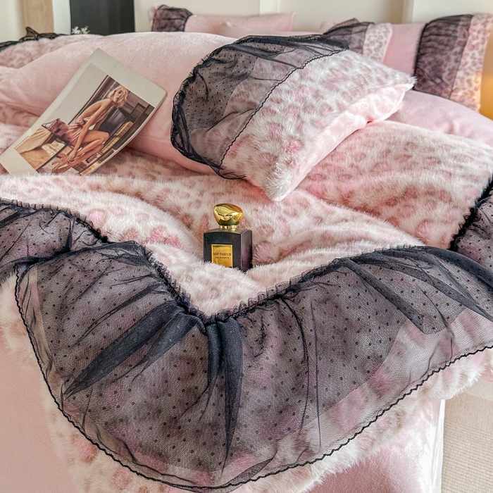 91家纺网 家纺一手货源 找家纺 大米家居 2025新款十斤重高低毛豹纹韩版蕾丝仿水貂绒四件套-豹纹系列 豹纹-藕粉