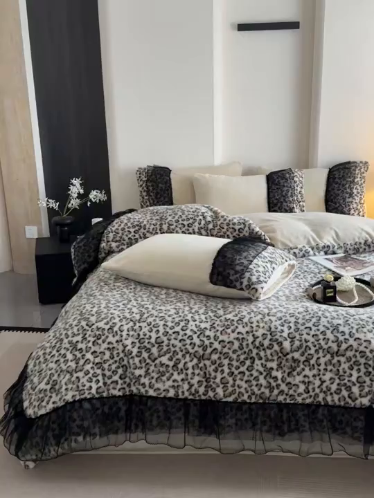 91家纺网 家纺一手货源 找家纺 （总）大米家居 2025新款十斤重高低毛豹纹韩版蕾丝仿水貂绒四件套-豹纹系列