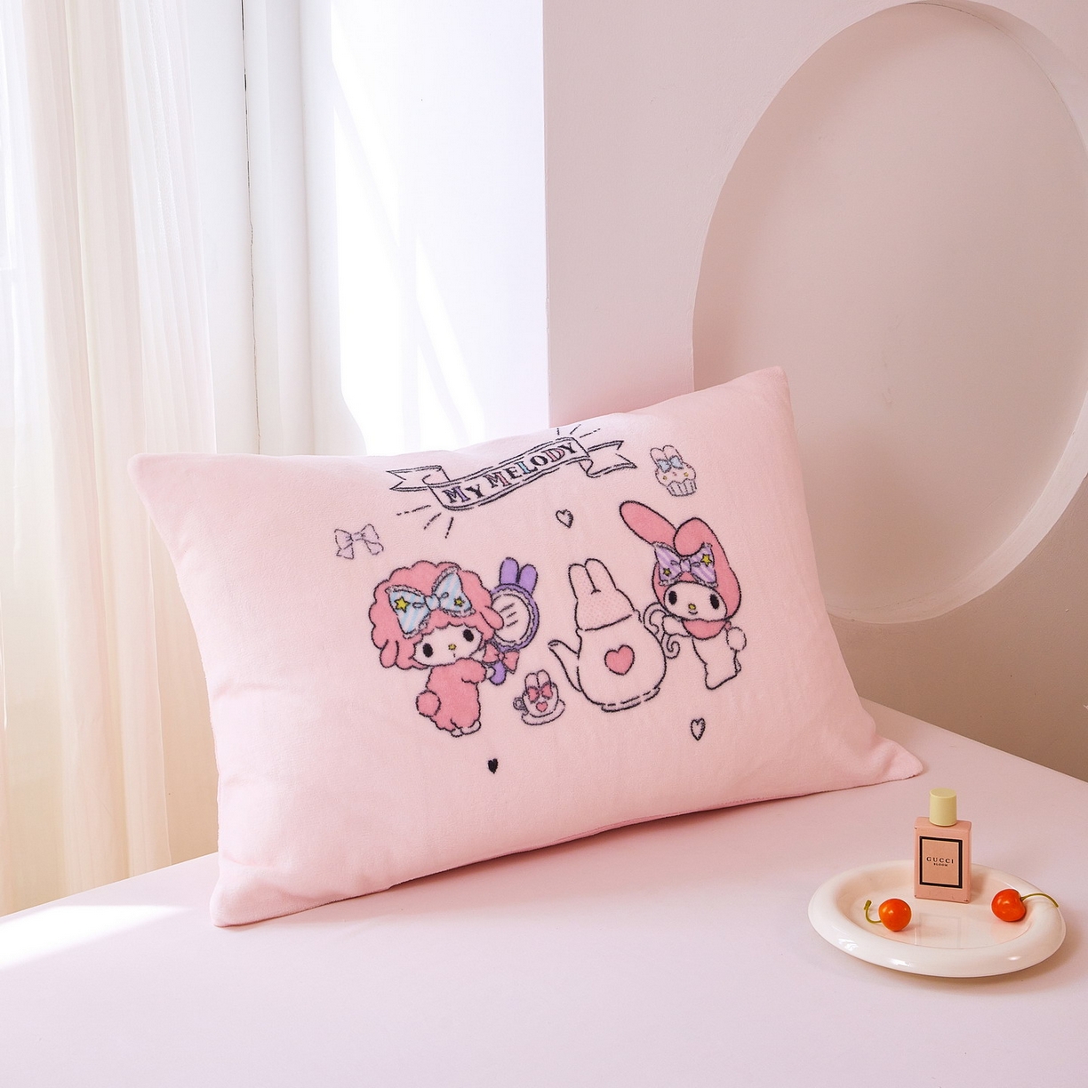 91家纺网 家纺一手货源 找家纺 蘭菲家纺 2025新款三丽欧牛奶绒套件系列单品枕套 必爱乐奶茶