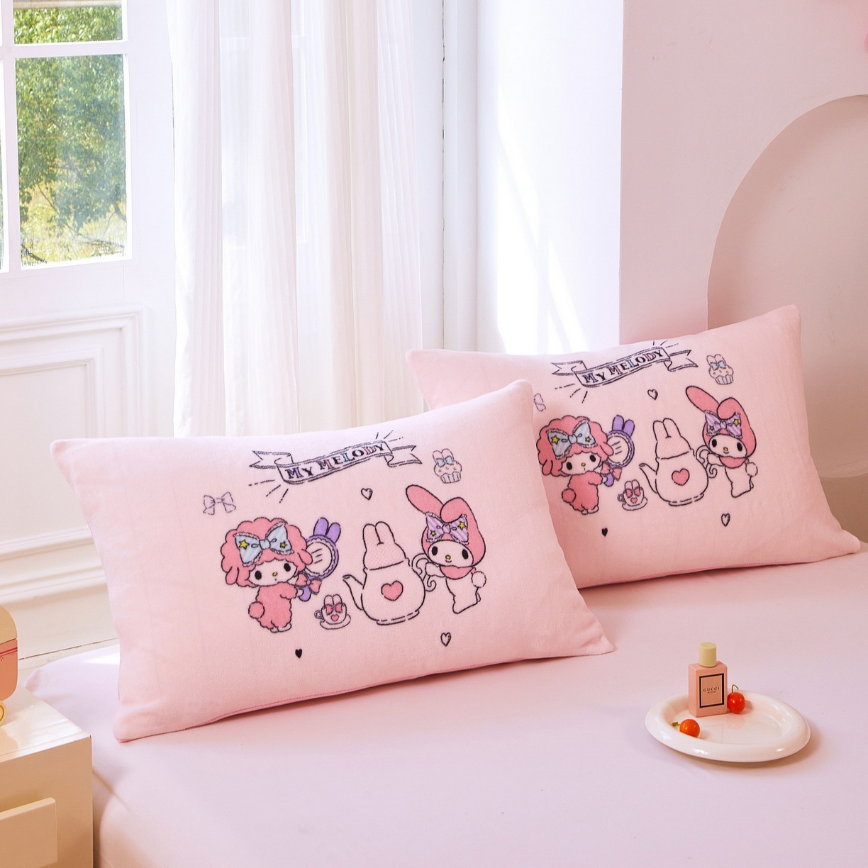 91家纺网 家纺一手货源 找家纺 蘭菲家纺 2025新款三丽欧牛奶绒套件系列单品枕套 必爱乐奶茶