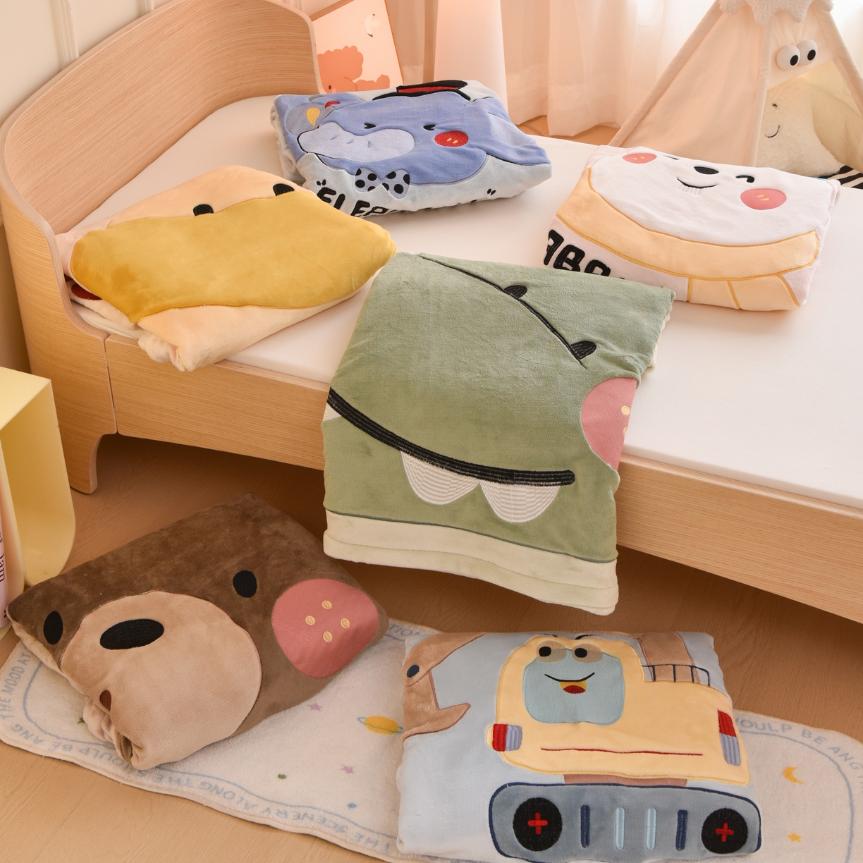 91家纺网 家纺一手货源 找家纺 （总）梵赫 2025新款秋冬牛奶绒原创贴布绣儿童幼儿园被套被芯盖毯