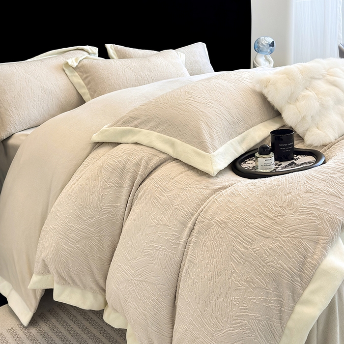 91家纺网 家纺一手货源 找家纺 （总）大米家居 2025新款雕花绒轻奢拼角系列四件套-柏林晚风系列