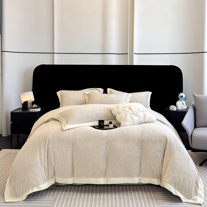 91家纺网 家纺一手货源 找家纺 （总）大米家居 2025新款雕花绒轻奢拼角系列四件套-柏林晚风系列