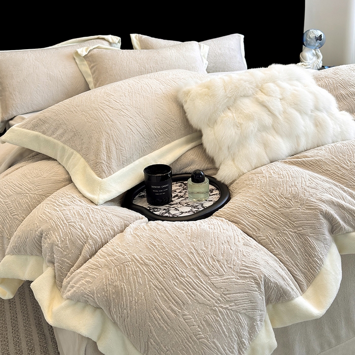 91家纺网 家纺一手货源 找家纺 （总）大米家居 2025新款雕花绒轻奢拼角系列四件套-柏林晚风系列