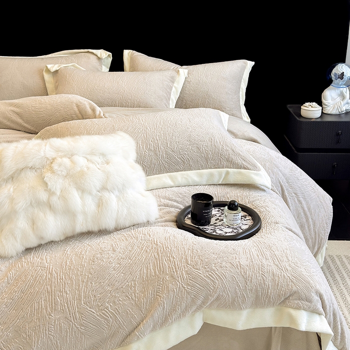 91家纺网 家纺一手货源 找家纺 （总）大米家居 2025新款雕花绒轻奢拼角系列四件套-柏林晚风系列