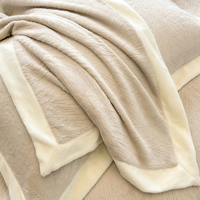 91家纺网 家纺一手货源 找家纺 （总）大米家居 2025新款雕花绒轻奢拼角系列四件套-柏林晚风系列