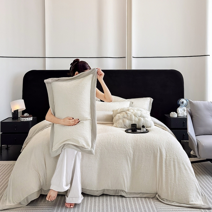 91家纺网 家纺一手货源 找家纺 大米家居 2025新款雕花绒轻奢拼角系列四件套-柏林晚风系列 柏林晚风-浅米