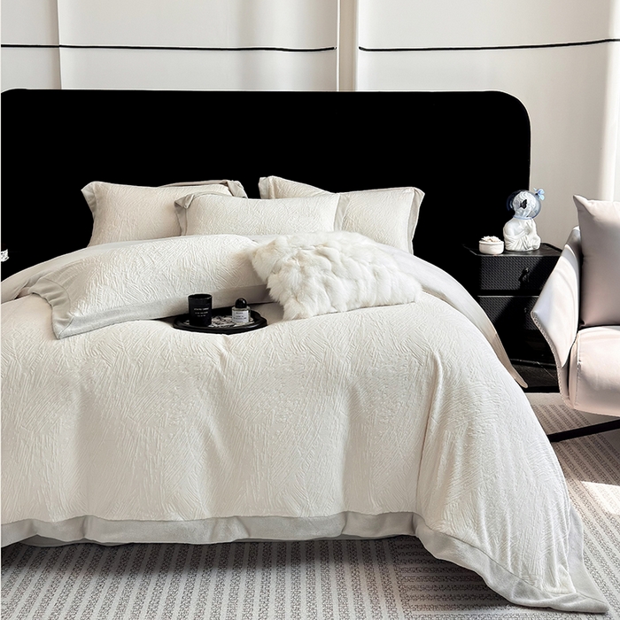 91家纺网 家纺一手货源 找家纺 大米家居 2025新款雕花绒轻奢拼角系列四件套-柏林晚风系列 柏林晚风-浅米