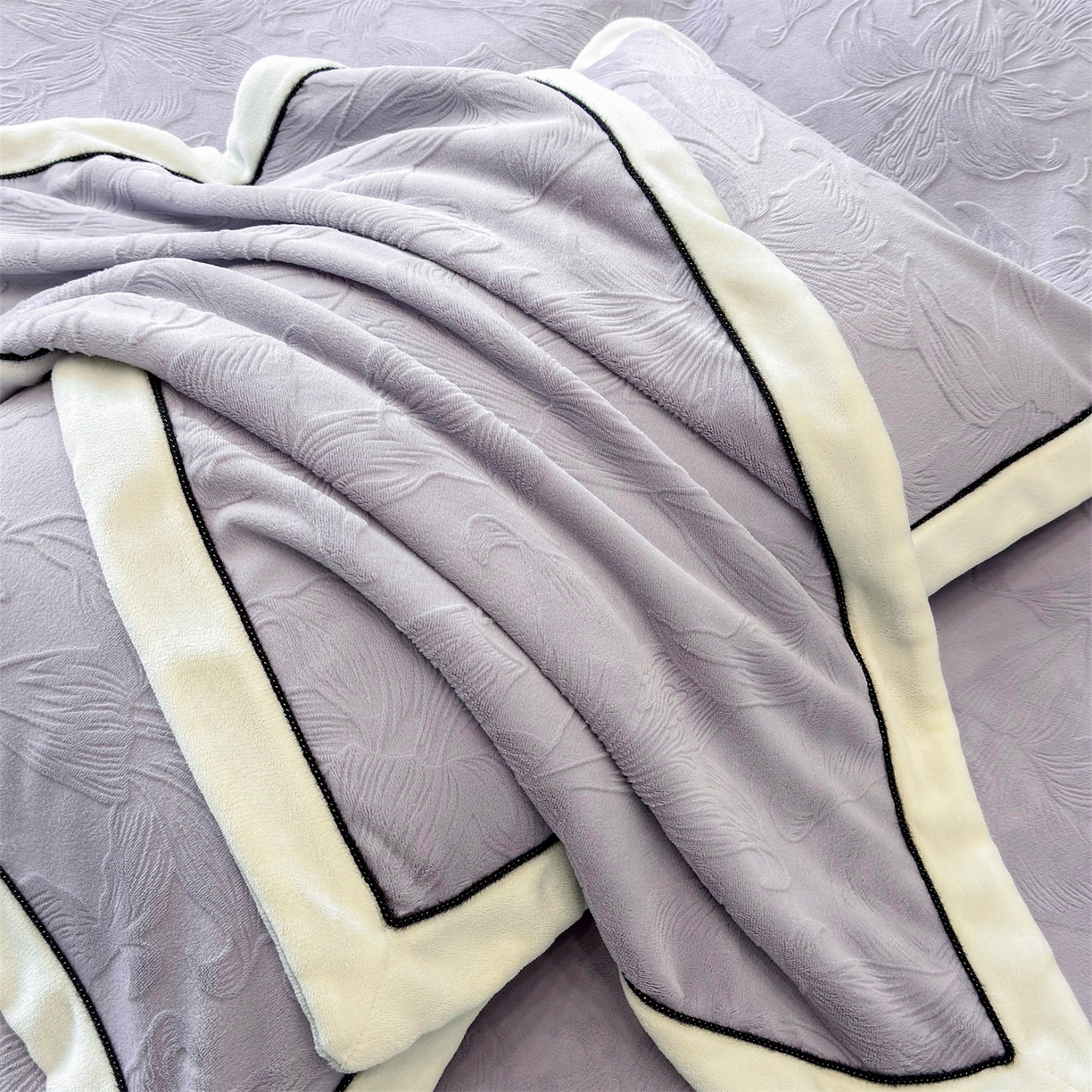 91家纺网 家纺一手货源 找家纺 （总）大米家居 2025新款雕花绒拼角嵌绳系列四件套