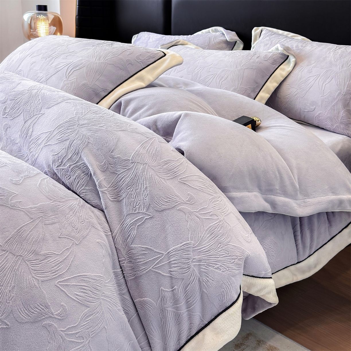 91家纺网 家纺一手货源 找家纺 （总）大米家居 2025新款雕花绒拼角嵌绳系列四件套