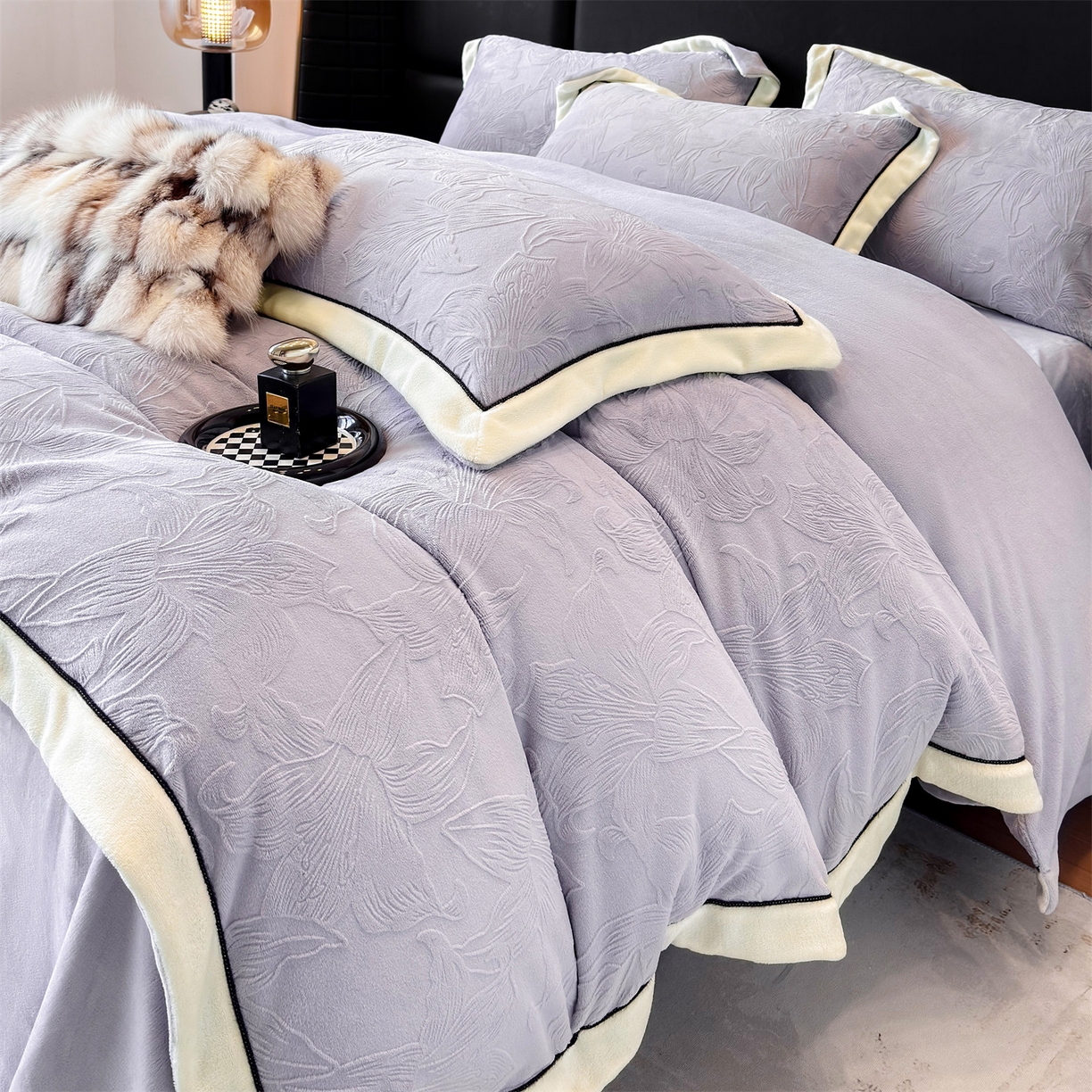 91家纺网 家纺一手货源 找家纺 （总）大米家居 2025新款雕花绒拼角嵌绳系列四件套