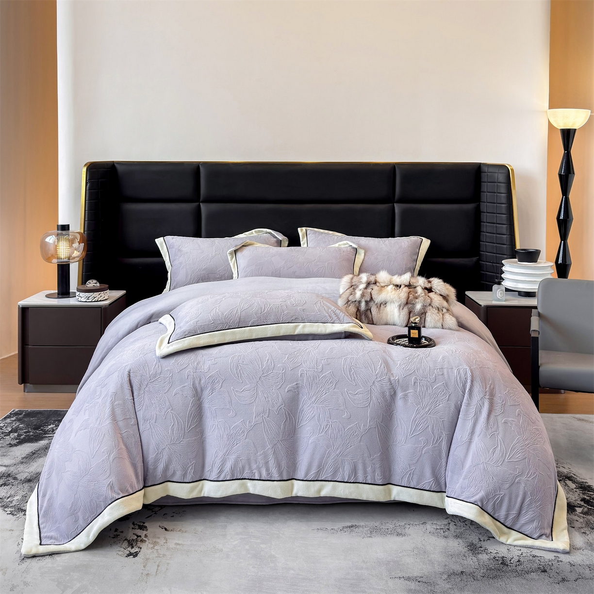 91家纺网 家纺一手货源 找家纺 大米家居 2025新款雕花绒拼角嵌绳系列四件套 百合-灰紫