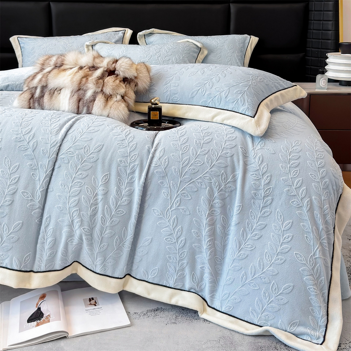 91家纺网 家纺一手货源 找家纺 大米家居 2025新款雕花绒拼角嵌绳系列四件套 花枝-蔚蓝