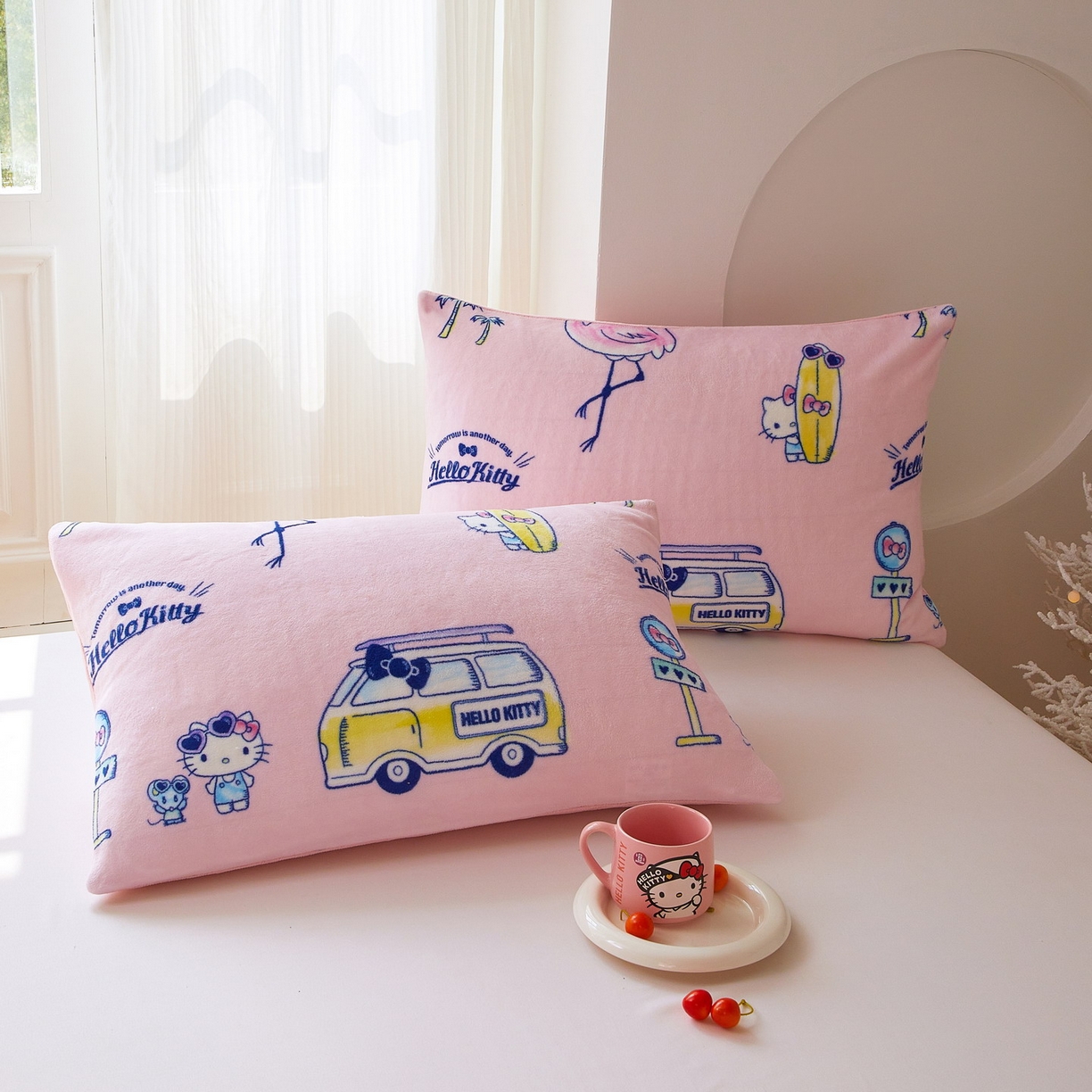 91家纺网 家纺一手货源 找家纺 蘭菲家纺 2025新款三丽欧牛奶绒套件系列单品枕套 快乐休假