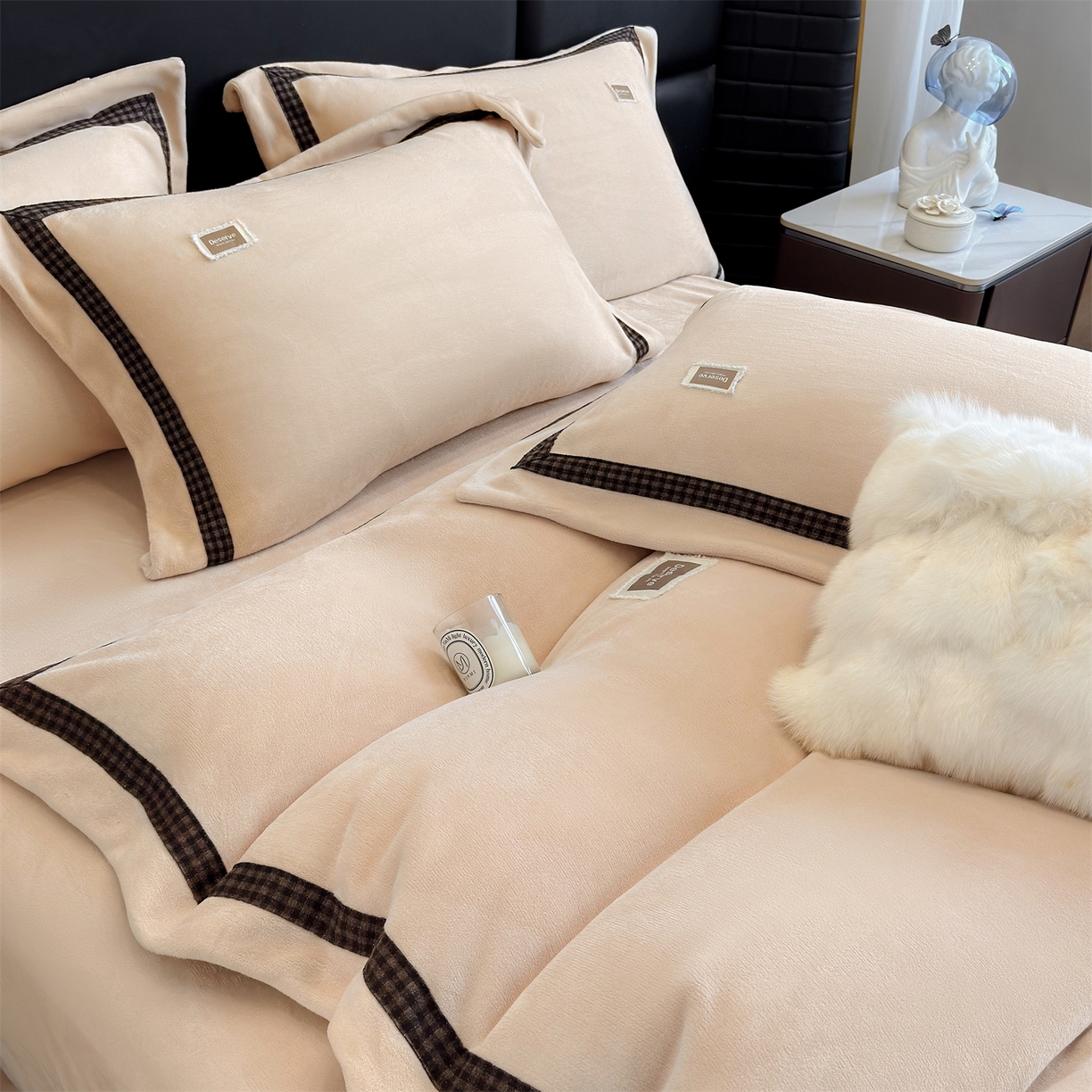 91家纺网 家纺一手货源 找家纺 （总）大米家居 2025新款牛奶绒织带轻奢工艺款四件套-卡夫系列