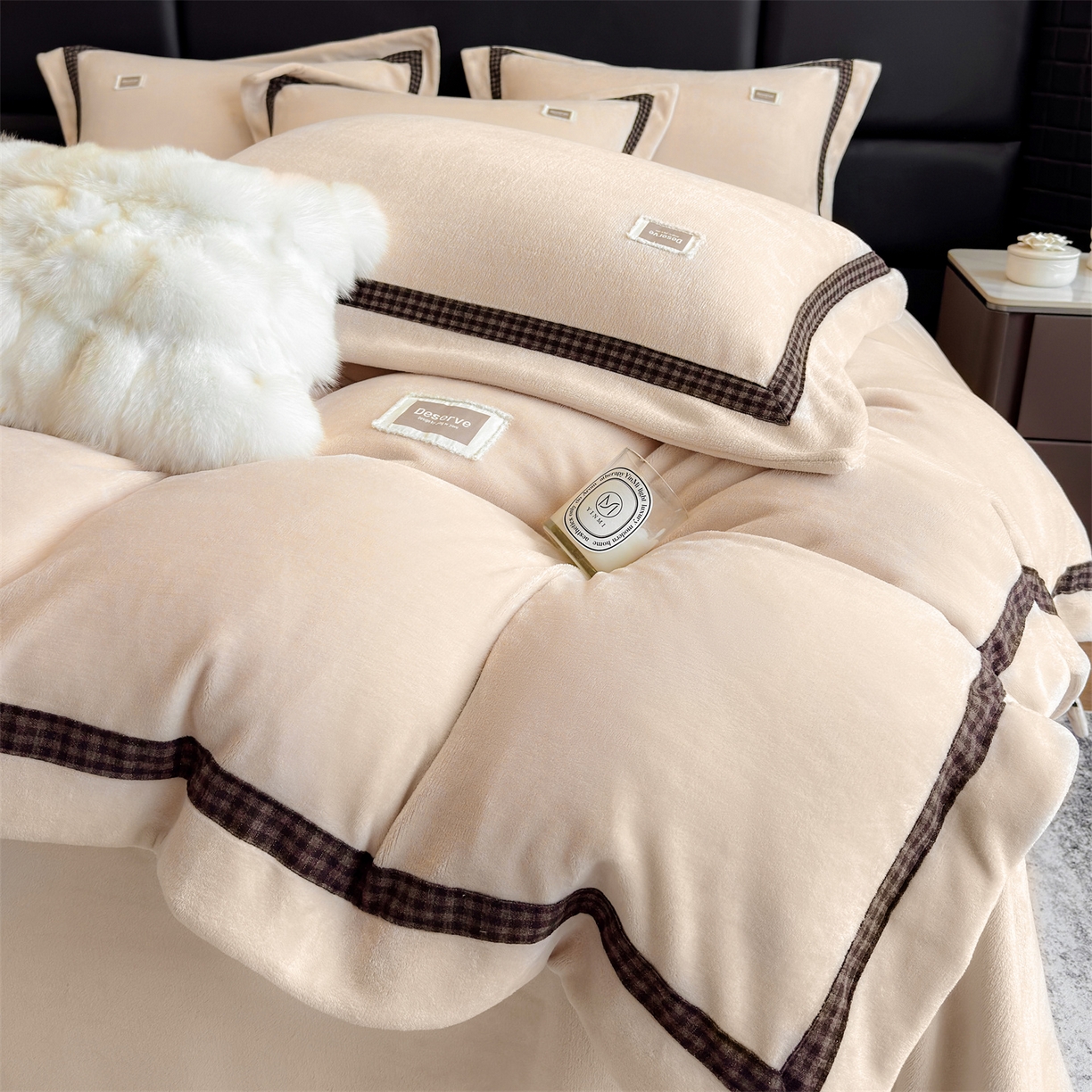 91家纺网 家纺一手货源 找家纺 （总）大米家居 2025新款牛奶绒织带轻奢工艺款四件套-卡夫系列