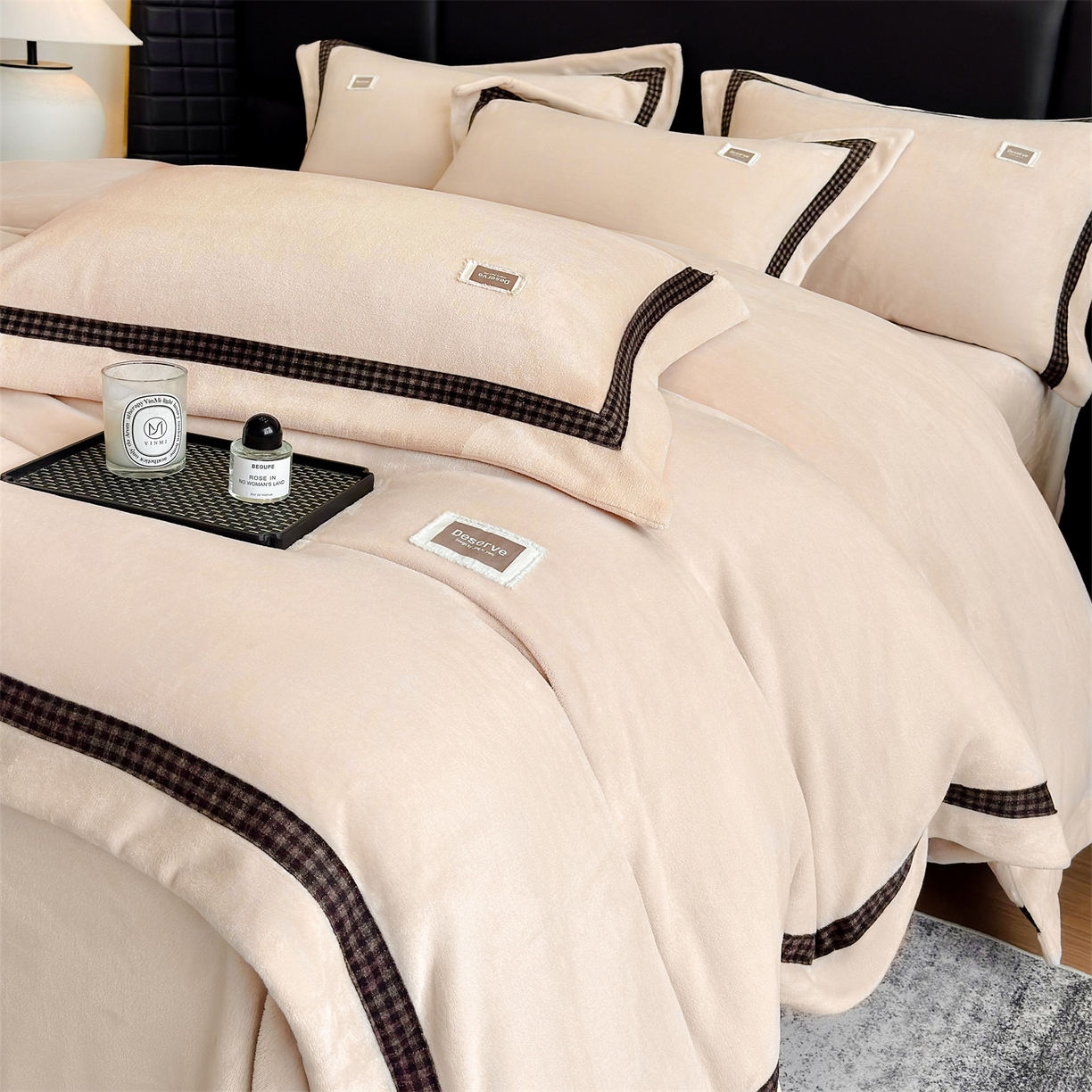 91家纺网 家纺一手货源 找家纺 （总）大米家居 2025新款牛奶绒织带轻奢工艺款四件套-卡夫系列