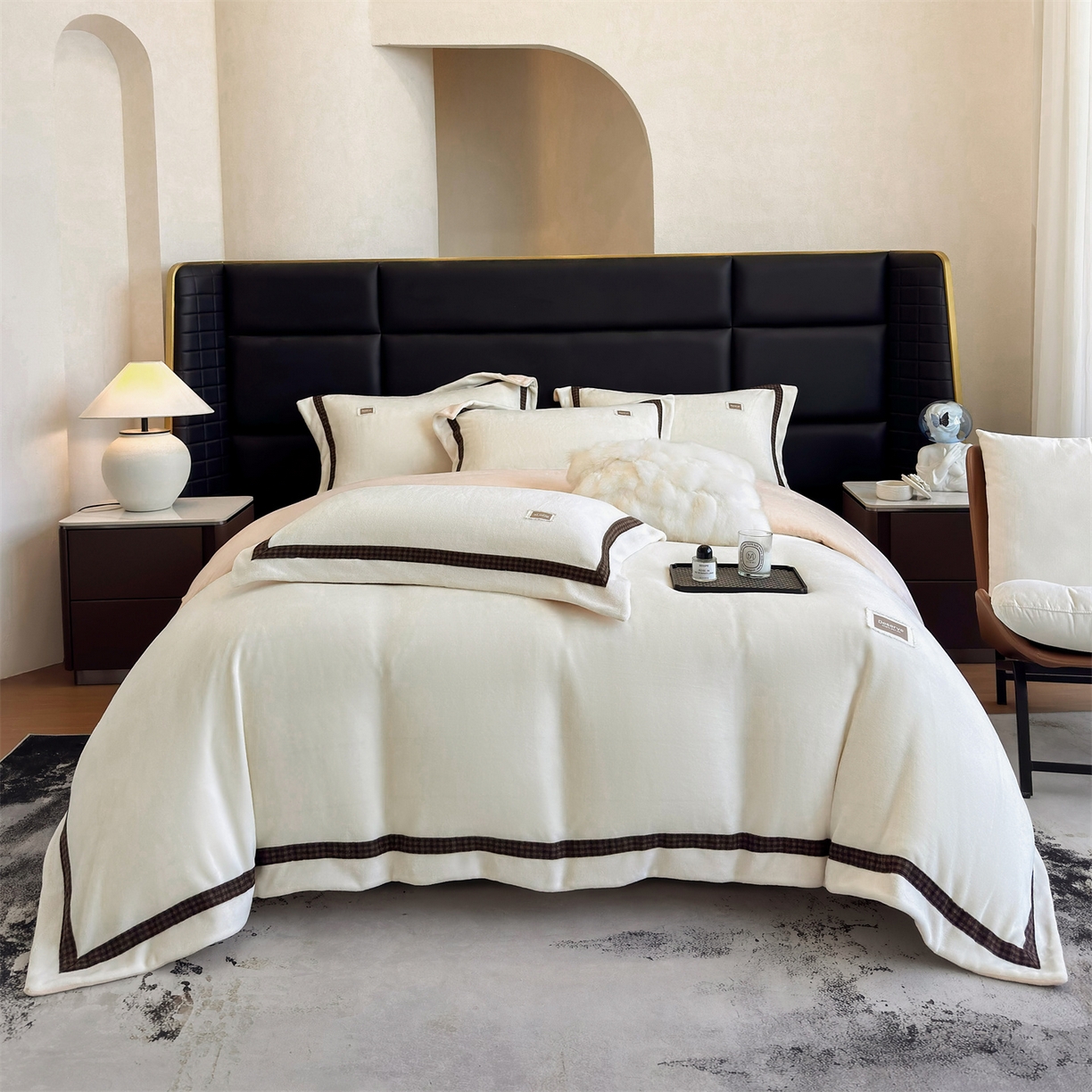 91家纺网 家纺一手货源 找家纺 大米家居 2025新款牛奶绒织带轻奢工艺款四件套-卡夫系列 卡夫-暖白