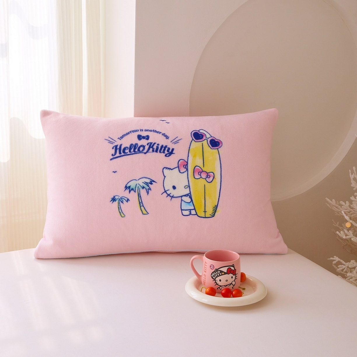 91家纺网 家纺一手货源 找家纺 蘭菲家纺 2025新款三丽欧牛奶绒套件系列单品枕套 夏日快乐