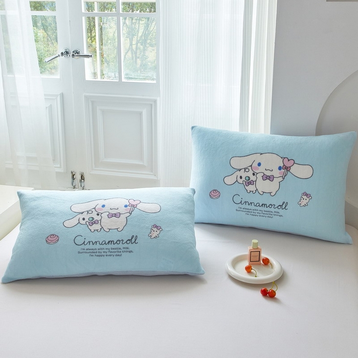 91家纺网 家纺一手货源 找家纺 蘭菲家纺 2025新款三丽欧牛奶绒套件系列单品枕套 逛街狗