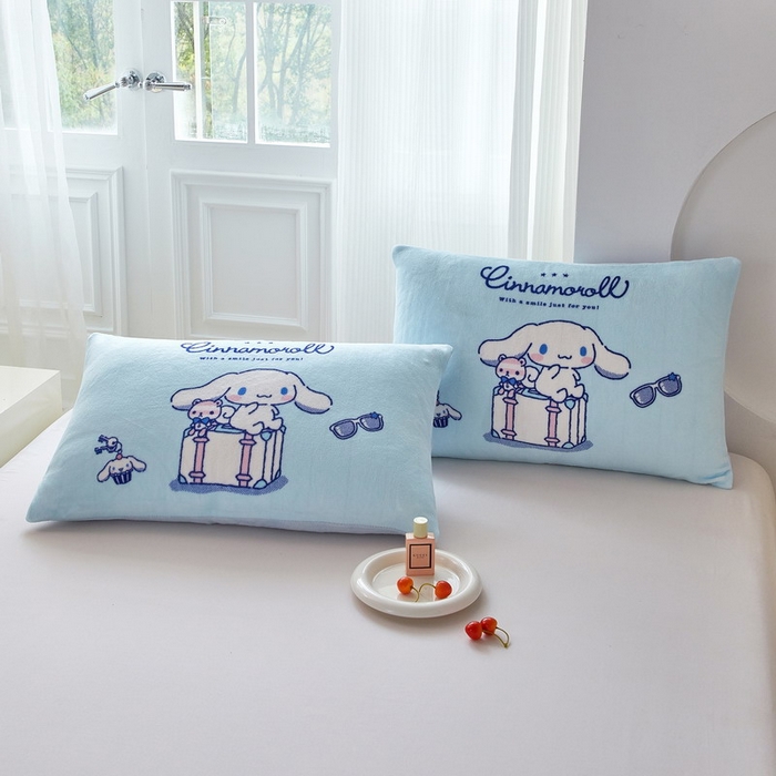 91家纺网 家纺一手货源 找家纺 蘭菲家纺 2025新款三丽欧牛奶绒套件系列单品枕套 精致狗狗