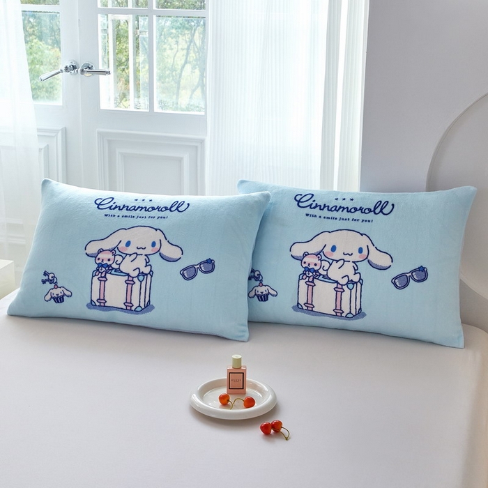 91家纺网 家纺一手货源 找家纺 蘭菲家纺 2025新款三丽欧牛奶绒套件系列单品枕套 精致狗狗