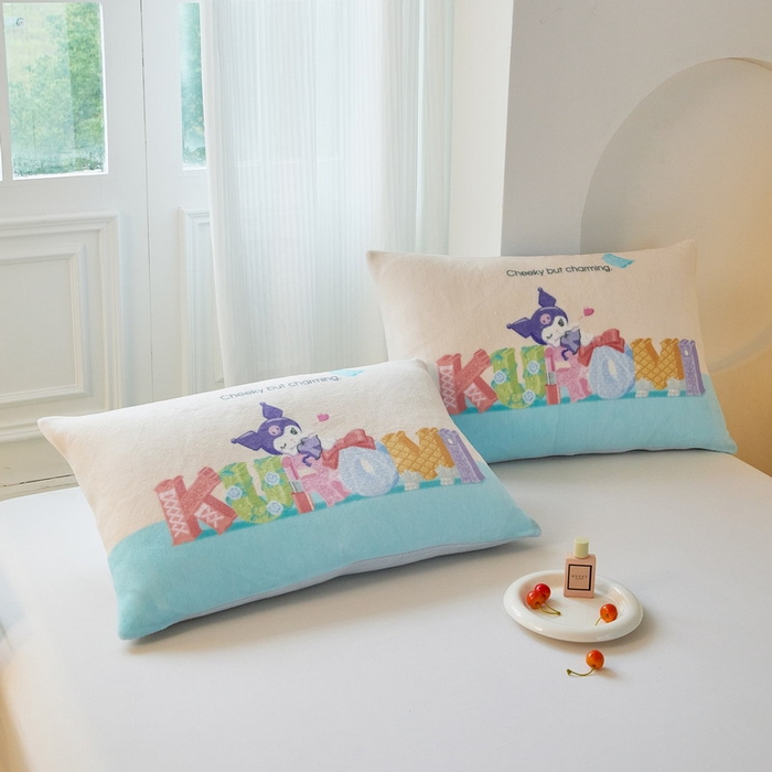 91家纺网 家纺一手货源 找家纺 蘭菲家纺 2025新款三丽欧牛奶绒套件系列单品枕套 快乐小库