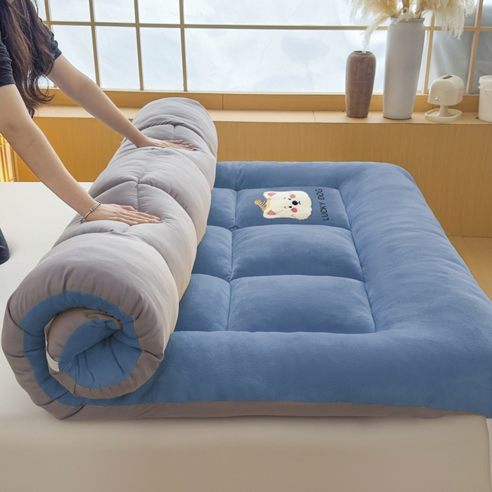 91家纺网 家纺一手货源 找家纺 （总）芙绣家纺 2025秋冬幸运小狗刺绣高克重牛奶绒夹棉软床垫床褥子加厚保暖