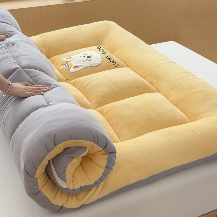 91家纺网 家纺一手货源 找家纺 芙绣家纺 2025秋冬幸运小狗刺绣高克重牛奶绒夹棉软床垫床褥子加厚保暖 幸运小狗-粉