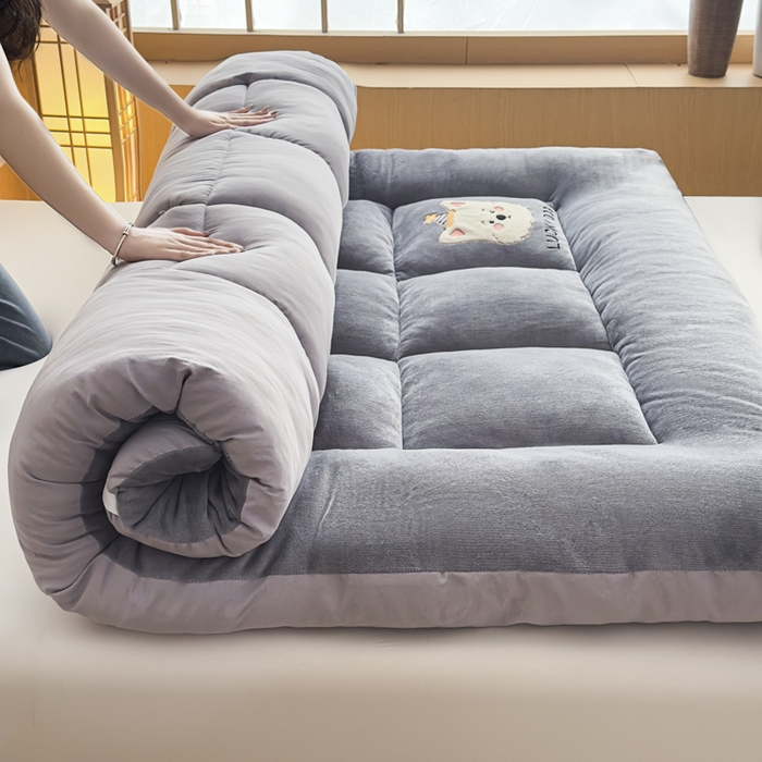 91家纺网 家纺一手货源 找家纺 芙绣家纺 2025秋冬幸运小狗刺绣高克重牛奶绒夹棉软床垫床褥子加厚保暖 幸运小狗-黄