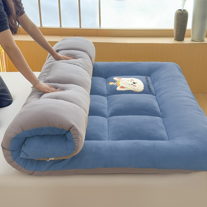 91家纺网 家纺一手货源 找家纺 芙绣家纺 2025秋冬幸运小狗刺绣高克重牛奶绒夹棉软床垫床褥子加厚保暖 幸运小狗-蓝