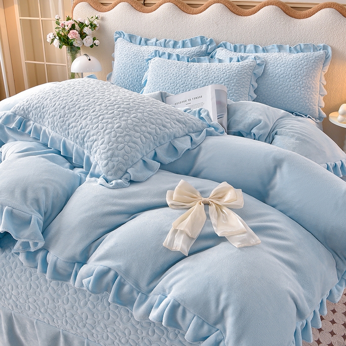 91家纺网 家纺一手货源 找家纺 静缘分 2025新款简约纯色系牛奶绒花边四件套 天蓝