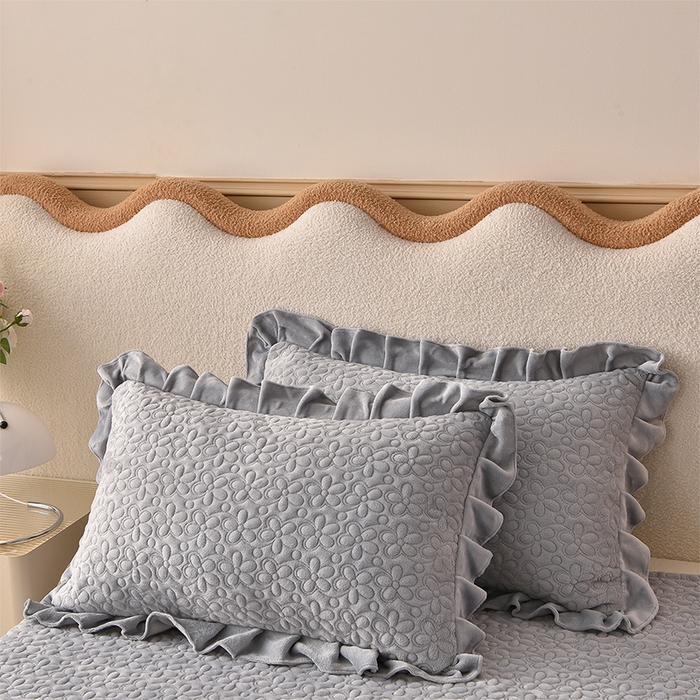 91家纺网 家纺一手货源 找家纺 静缘分 2025新款简约纯色系牛奶绒花边四件套 雅灰