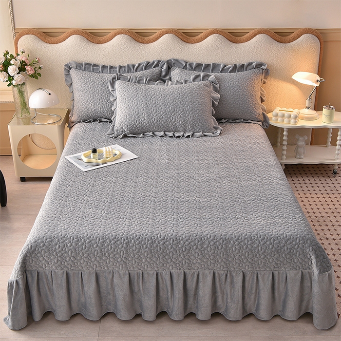 91家纺网 家纺一手货源 找家纺 静缘分 2025新款简约纯色系牛奶绒花边四件套 雅灰