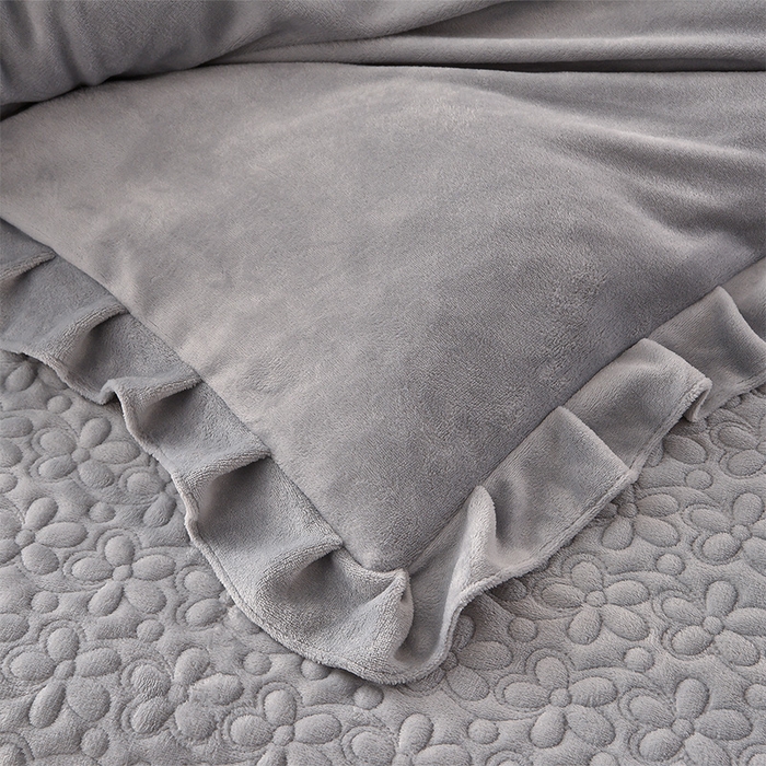 91家纺网 家纺一手货源 找家纺 静缘分 2025新款简约纯色系牛奶绒花边四件套 雅灰