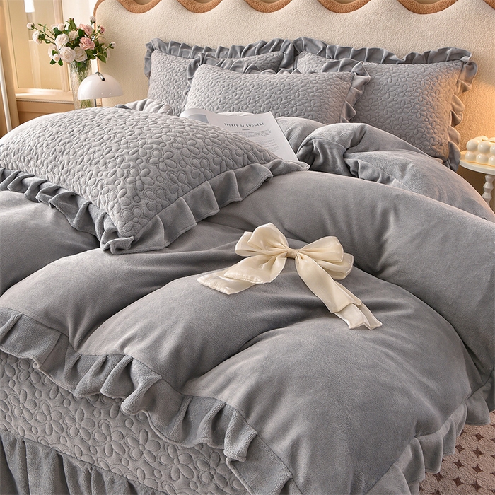 91家纺网 家纺一手货源 找家纺 静缘分 2025新款简约纯色系牛奶绒花边四件套 雅灰