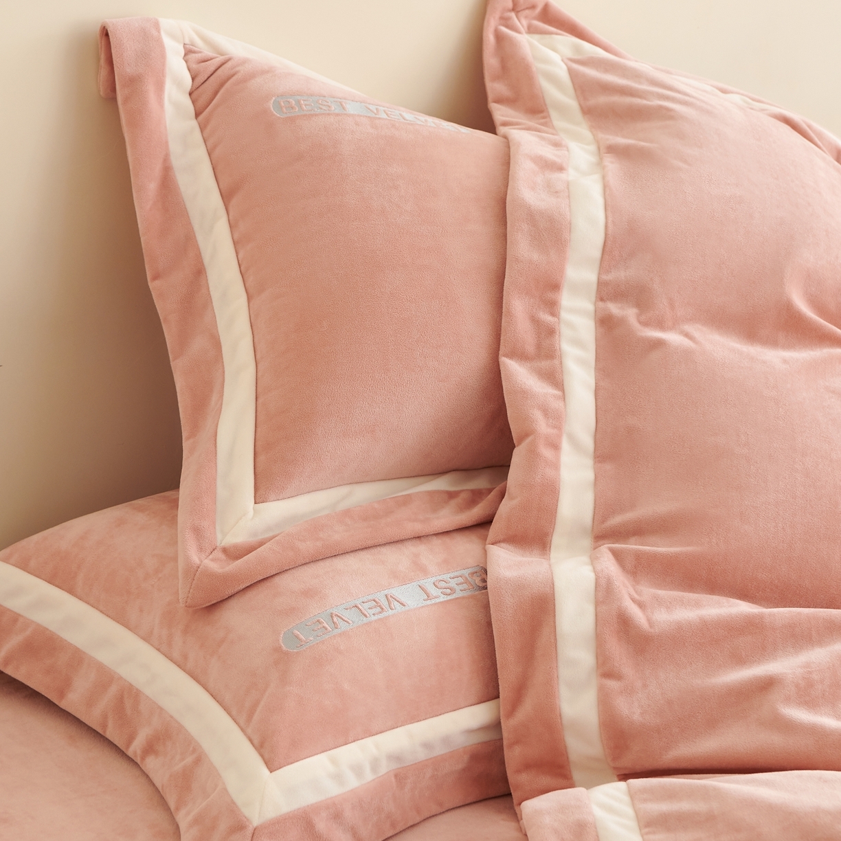 91家纺网 家纺一手货源 找家纺 时亿家居 2025新款A类婴肤绒四件套-秘境 秘境-粉桔