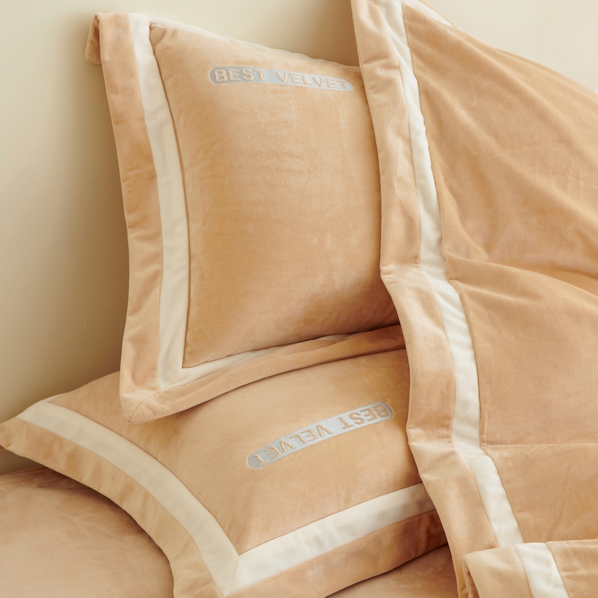 91家纺网 家纺一手货源 找家纺 时亿家居 2025新款A类婴肤绒四件套-秘境 秘境-驼色