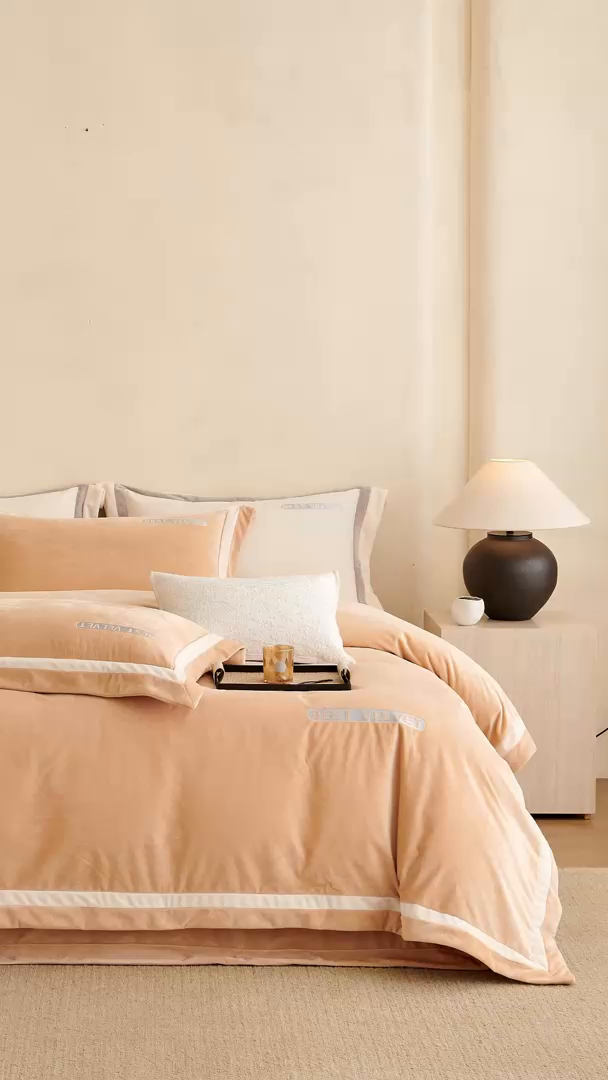 91家纺网 家纺一手货源 找家纺 时亿家居 2025新款A类婴肤绒四件套-秘境 秘境-驼色