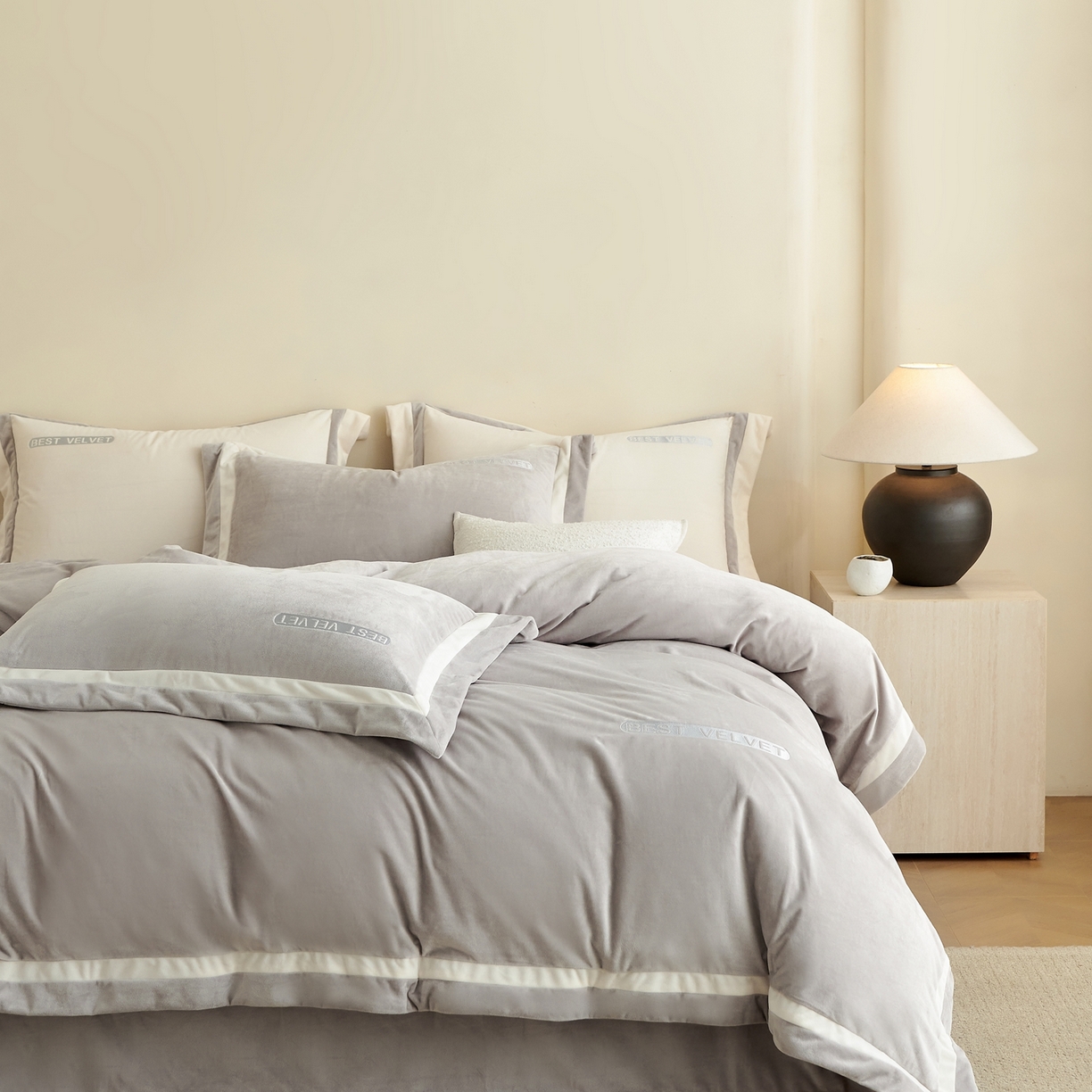 91家纺网 家纺一手货源 找家纺 时亿家居 2025新款A类婴肤绒四件套-秘境 秘境-雾灰