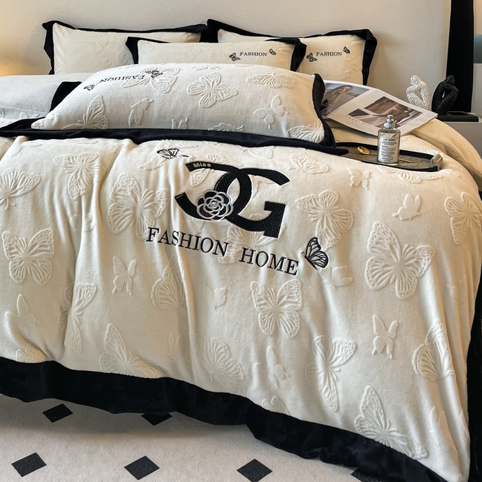 91家纺网 家纺一手货源 找家纺 子曰 2025新款雕花加厚牛奶绒宽边工艺款四件套-小香风 小香风-米白