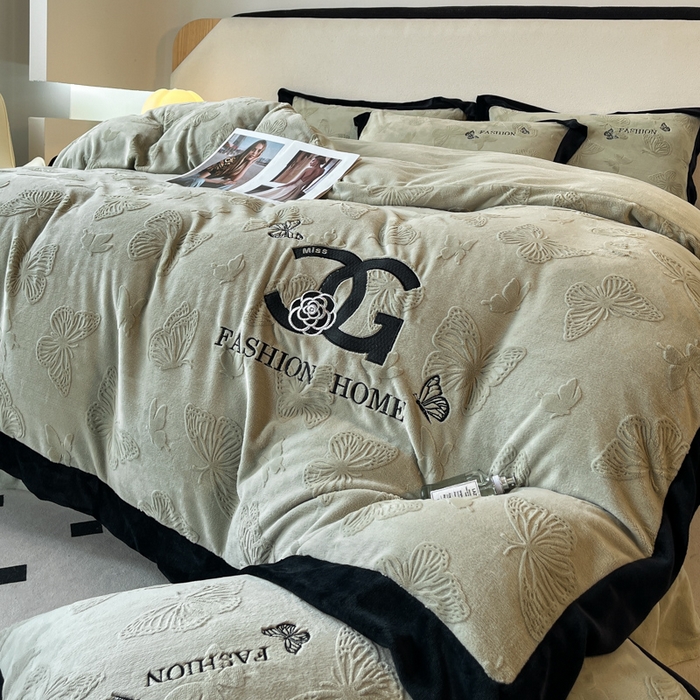 91家纺网 家纺一手货源 找家纺 子曰 2025新款雕花加厚牛奶绒宽边工艺款四件套-小香风 小香风-绿