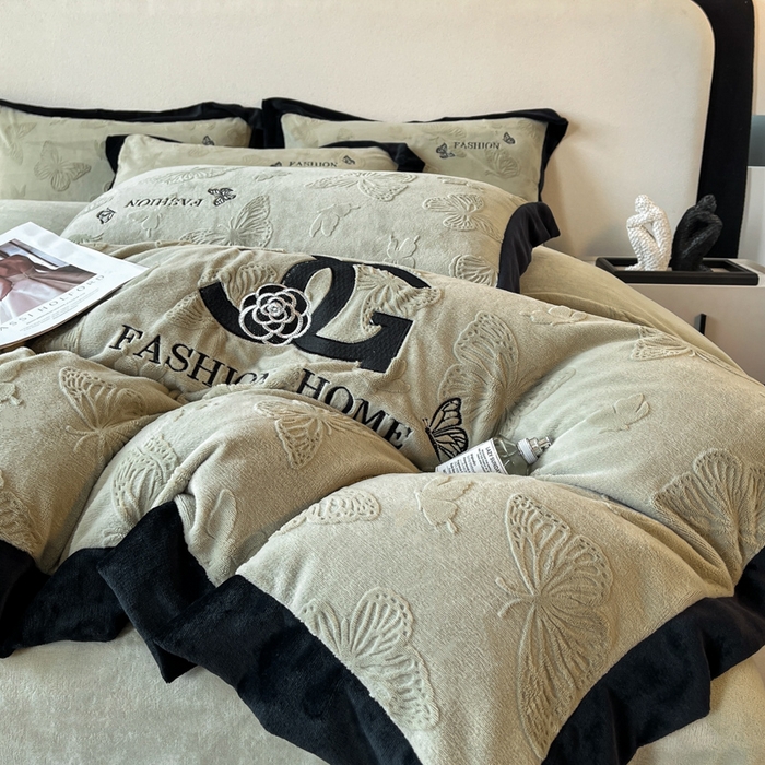 91家纺网 家纺一手货源 找家纺 子曰 2025新款雕花加厚牛奶绒宽边工艺款四件套-小香风 小香风-绿